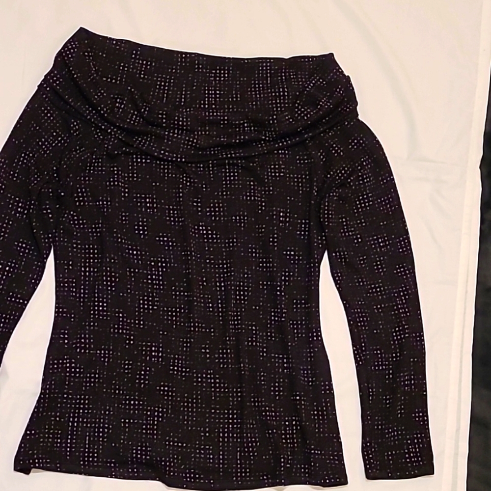 Longsleeve rounded neckline top